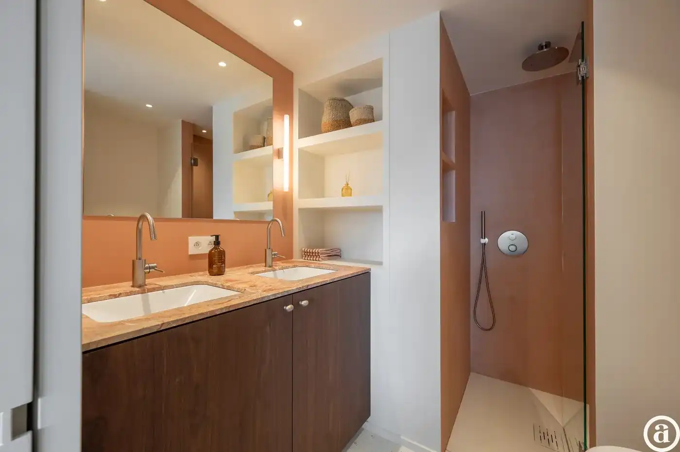 Stijlvol gerenoveerd 3-slaapkamerappartement op topligging in hartje Knokke. foto 17