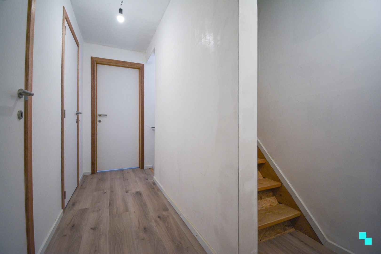 Totaal gerenoveerde woning met garage te centrum Roeselare foto 28