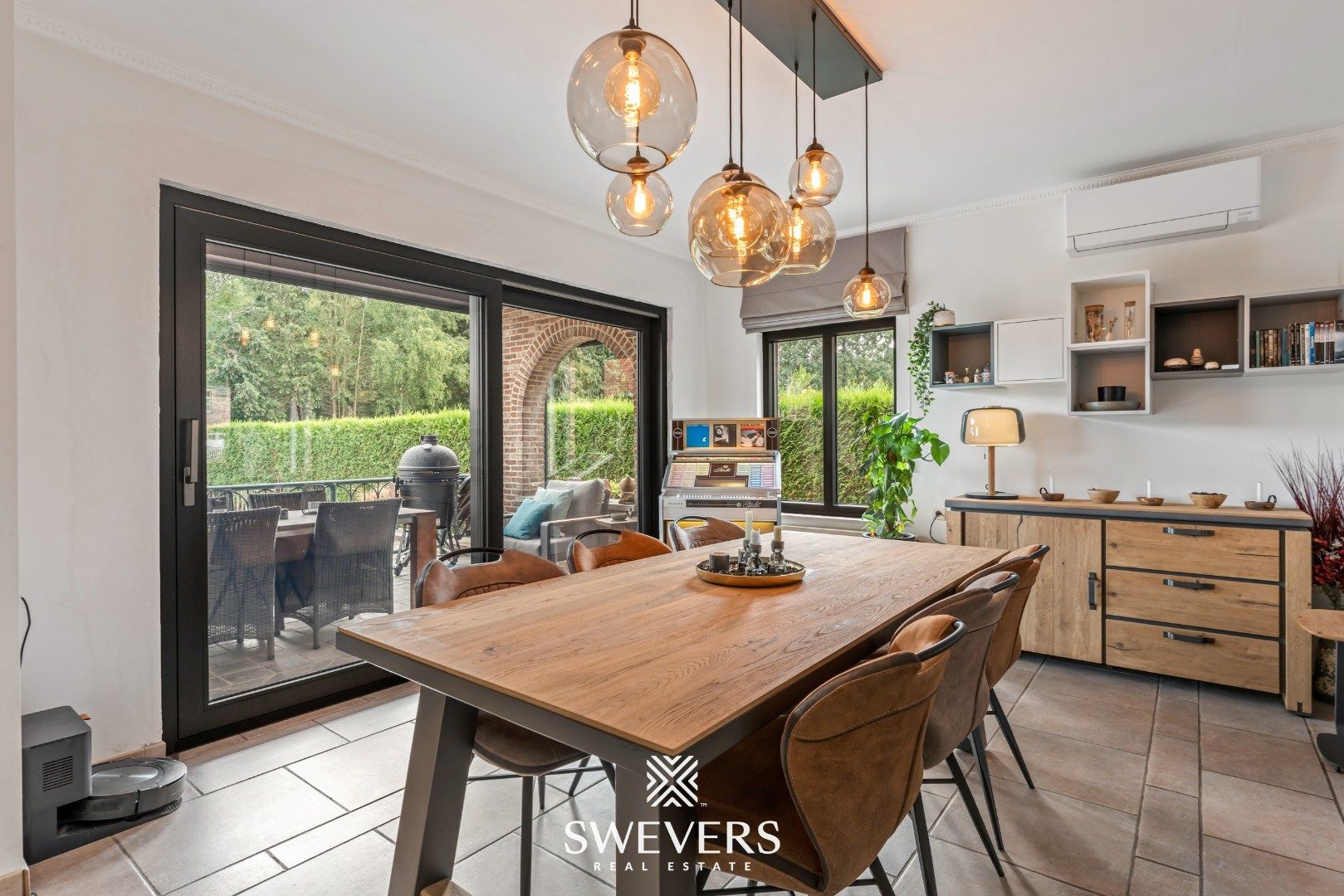 Landelijke vrijstaande woning met ruime slaapkamers, zonnig terras en tuin foto 11