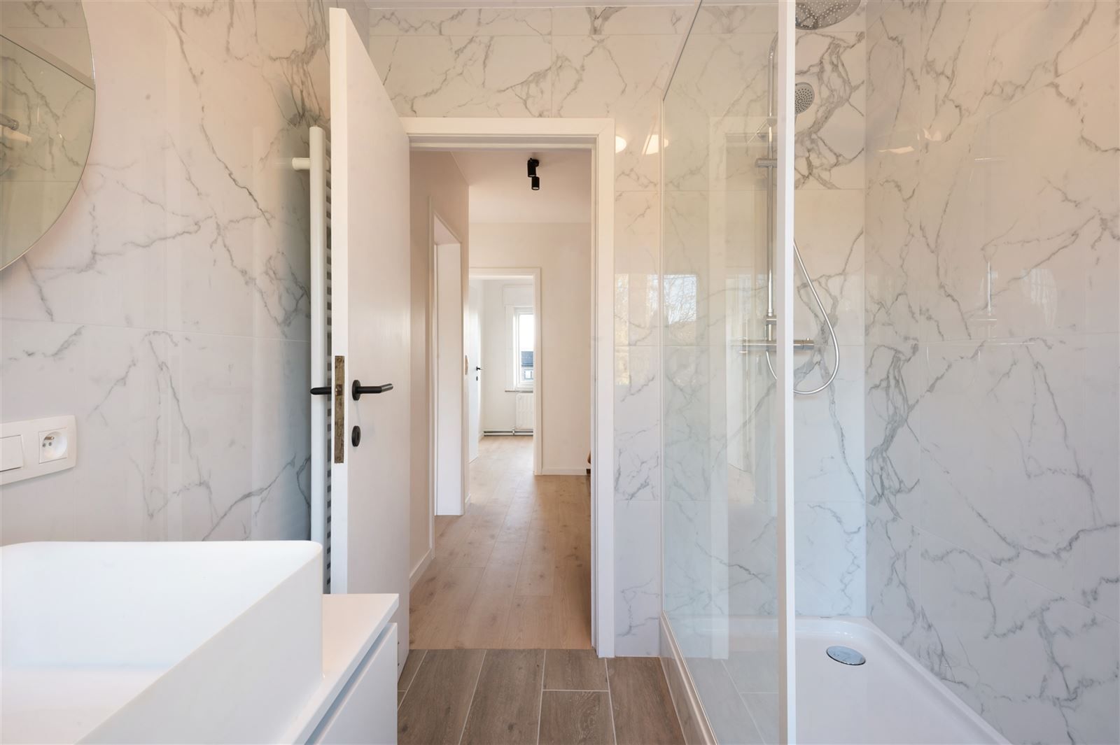 Gerenoveerde 3gevel woning met 4 slaapkamers foto 11