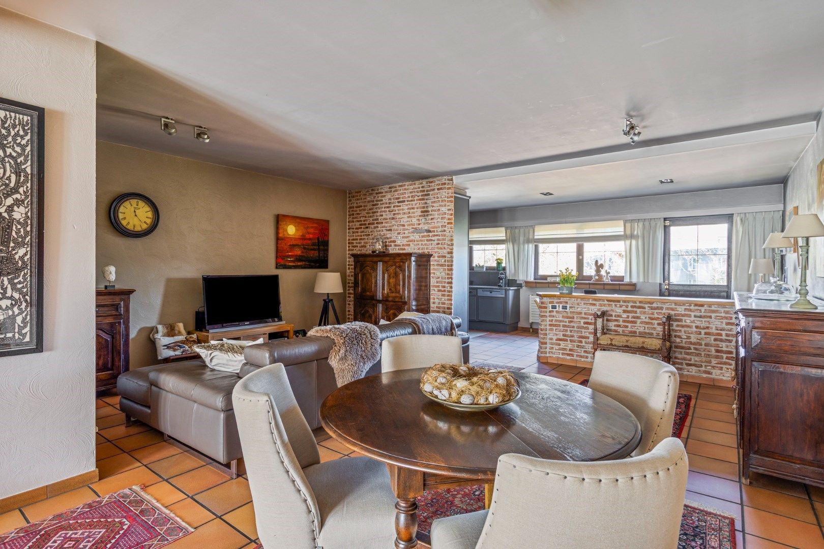 Polyvalente woning met garage foto 2
