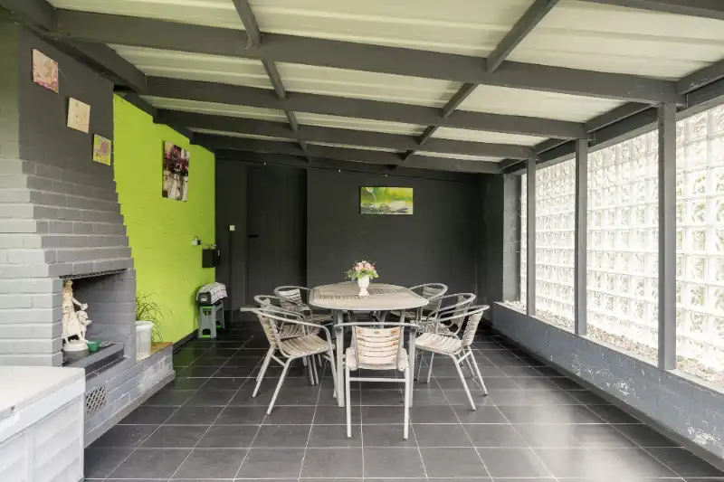 Woning met brede oprit en dubbele garage foto 31