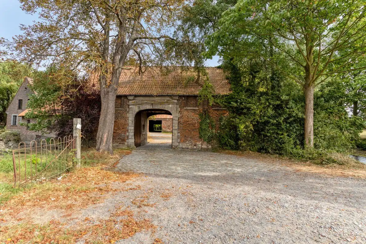Unieke hoeve met grandeur op 2,3 ha parkdomein  foto 4