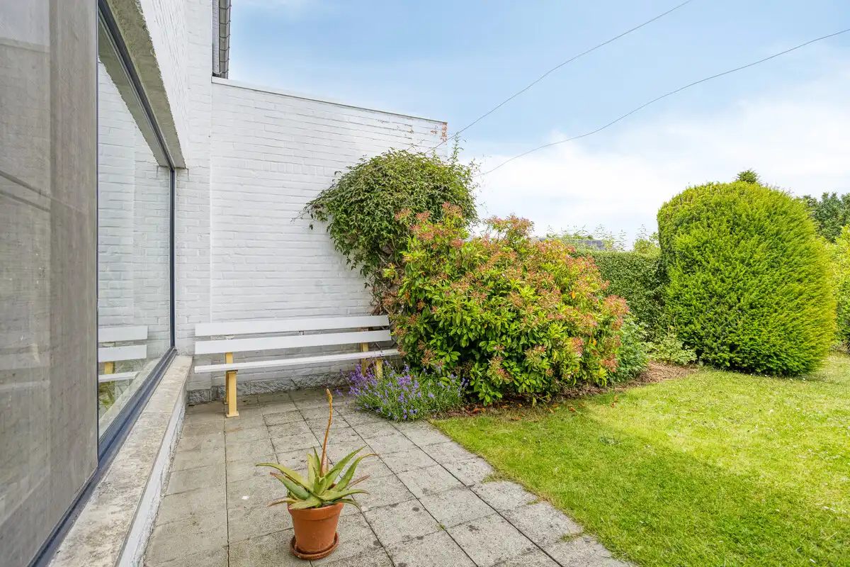 Te verfraaien woning - ruime tuin en garage foto 12