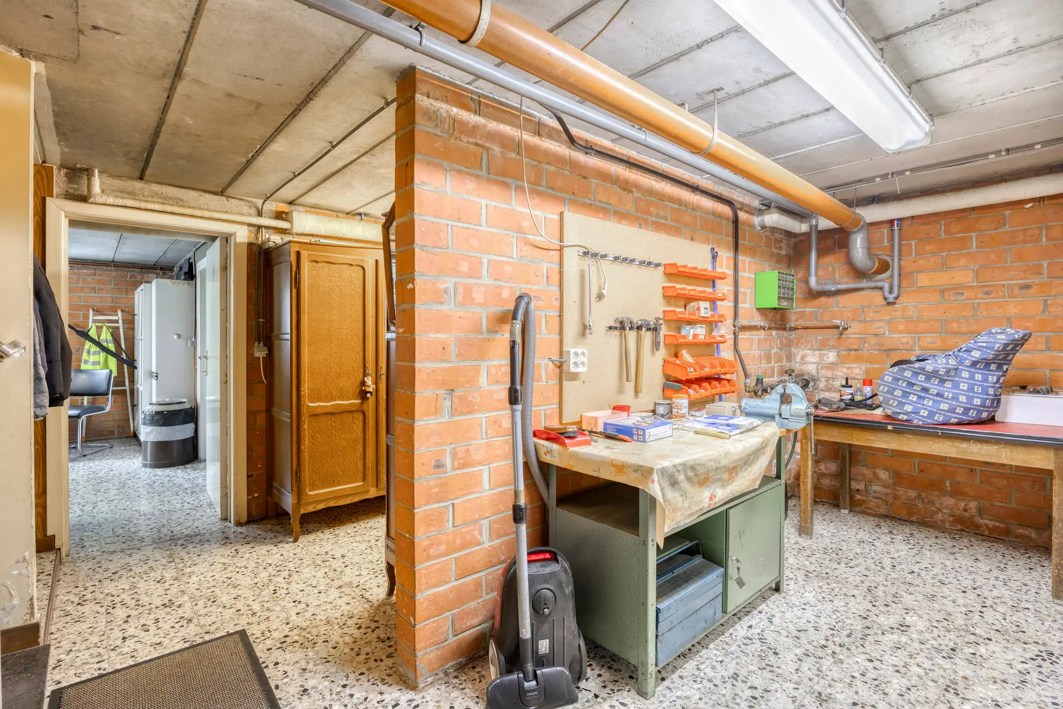 Ruime vrijstaande woning met potentieel foto 16