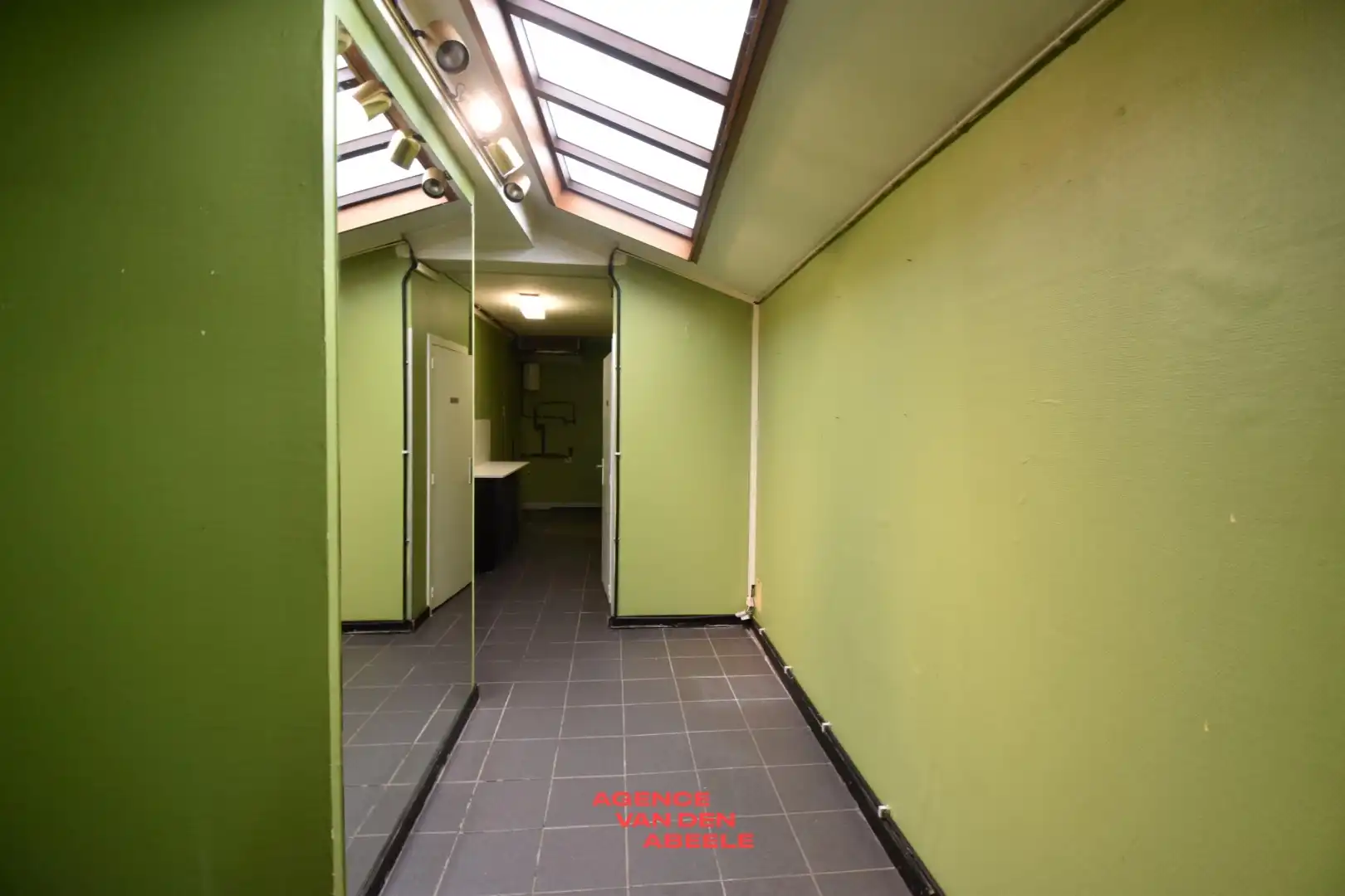 Winkelruimte met woonst in de Brugse binnenstad. foto 7