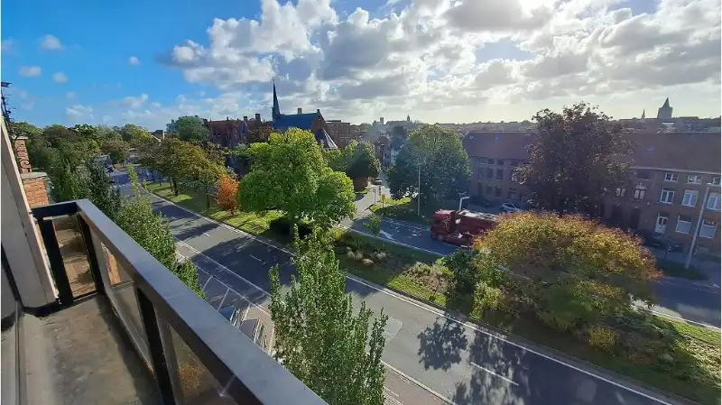 Ruim en lichtrijk 3-slaapkamerappartement te koop in Brugge foto 10