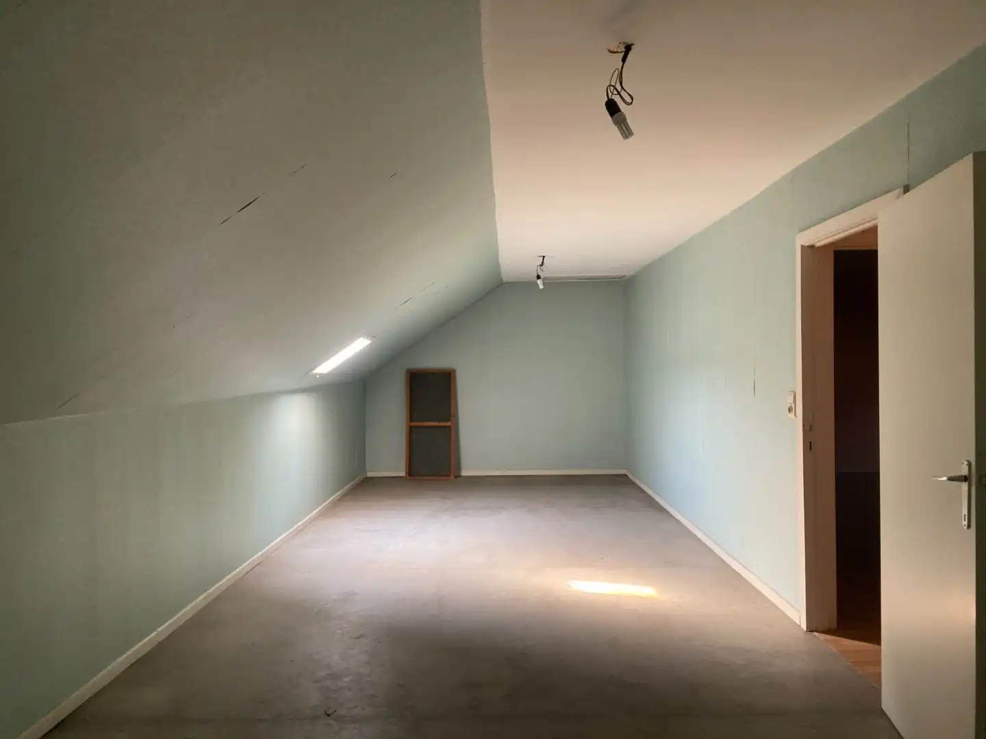 Handelshuis met uitzonderlijk veel ruimte voor kantoor, praktijk of commerciële activiteiten en een ruime bovenliggende woonst in Adegem-dorp foto 15