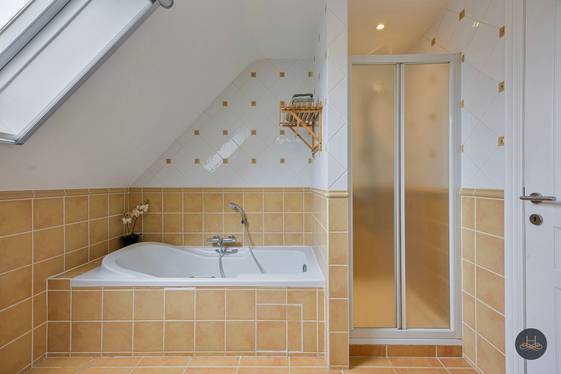Rustig gelegen, gerenoveerde open woning met prachtige tuin foto 26