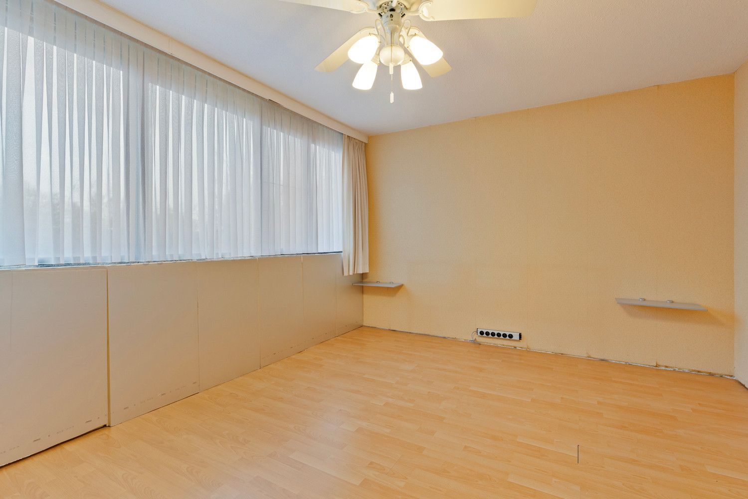 In de wijk 'Langbaanvelden' ligt deze te renoveren bel-étagewoning met 3 tot 4 slks, garage en tuin! foto 21