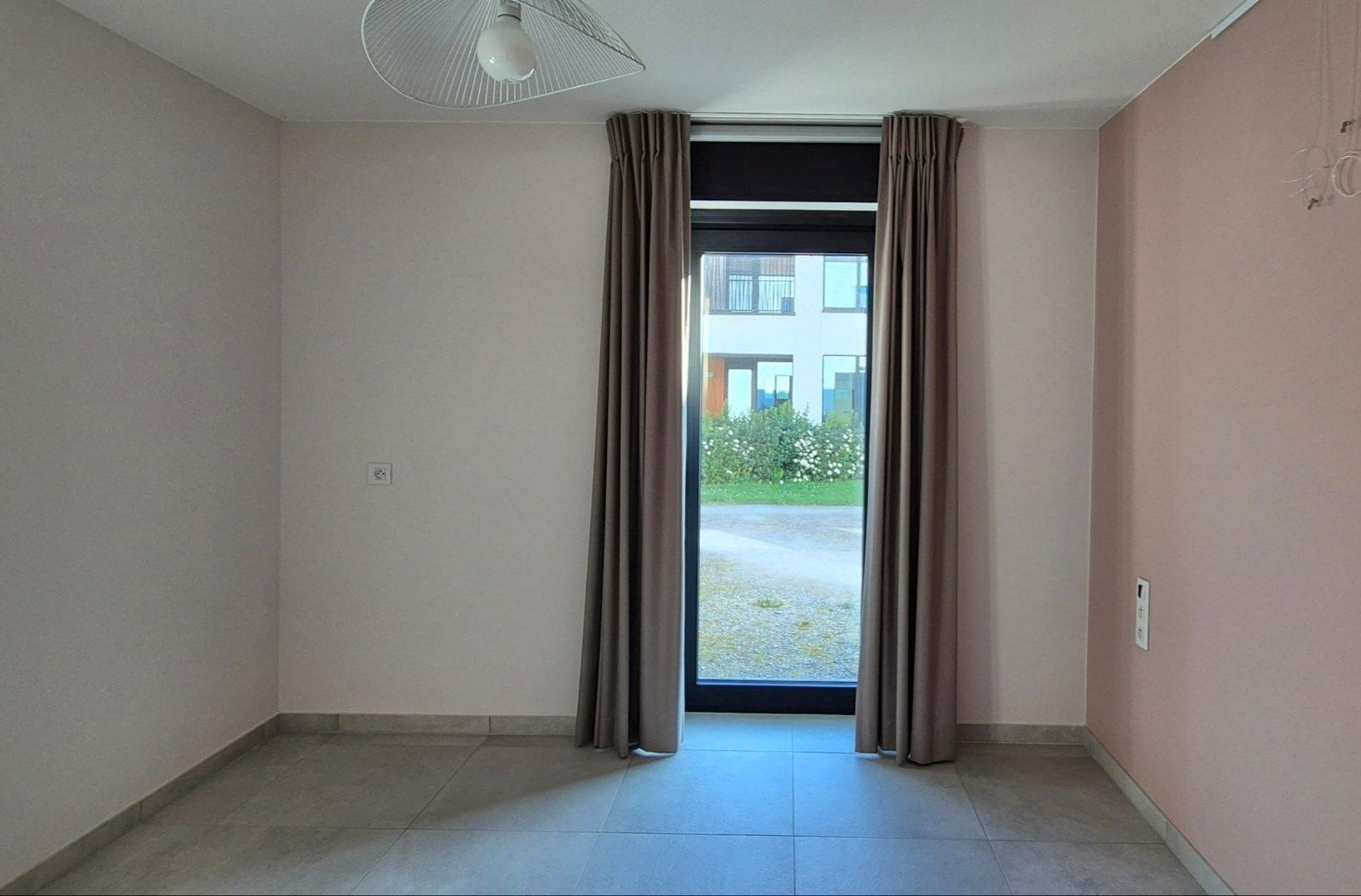 Ruime, gelijkvloerse, recente serviceflat met terras in luxueuze residentie!  foto 7