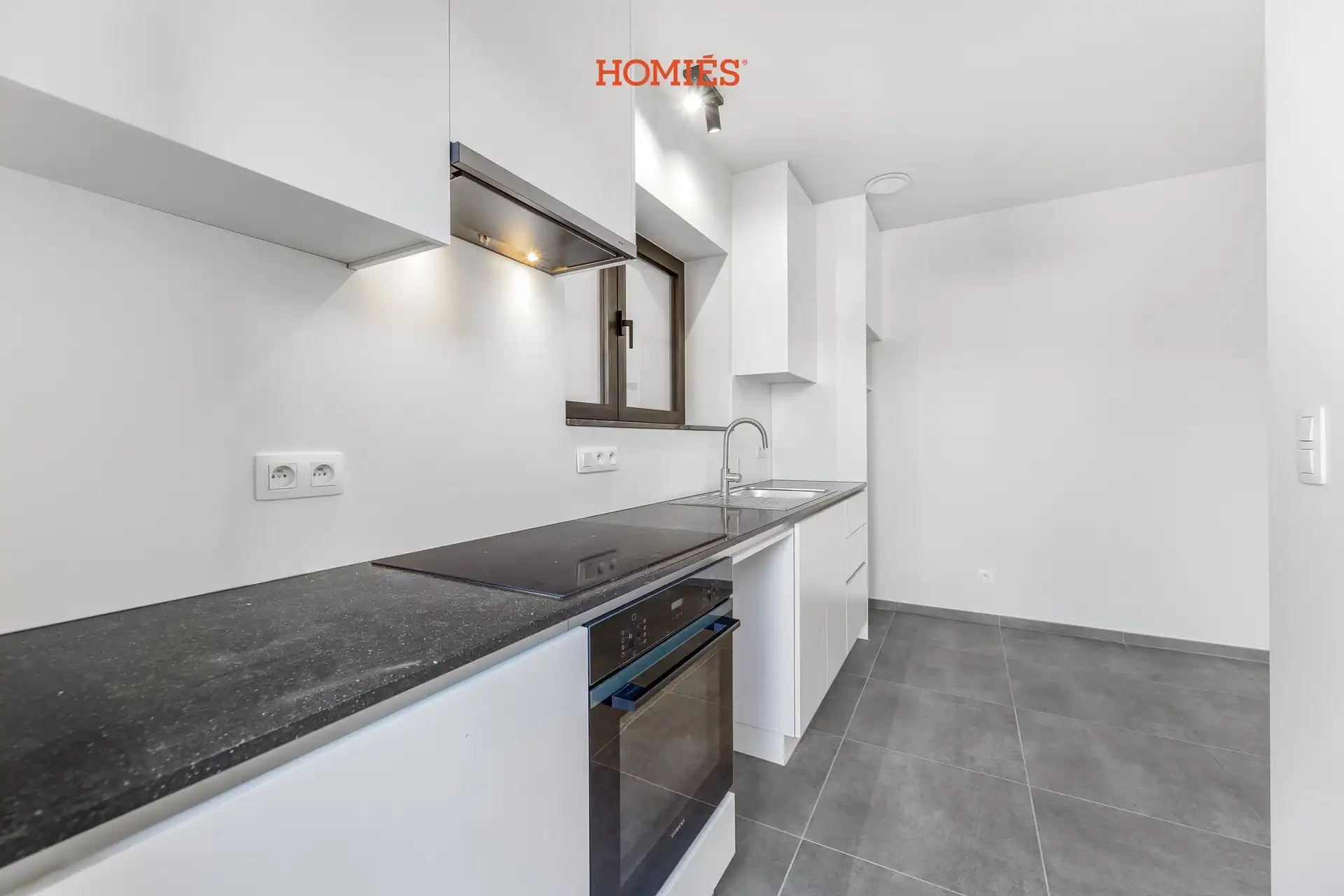 Gerenoveerd app 1 slpk en autostaanplaats foto 4