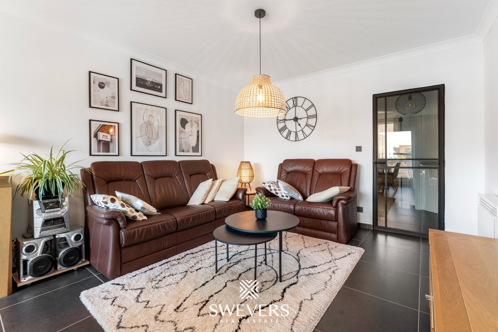 Comfortabel wonen met ruim Terras, 2 Slaapkamers, parkeerkelder & berging foto 5