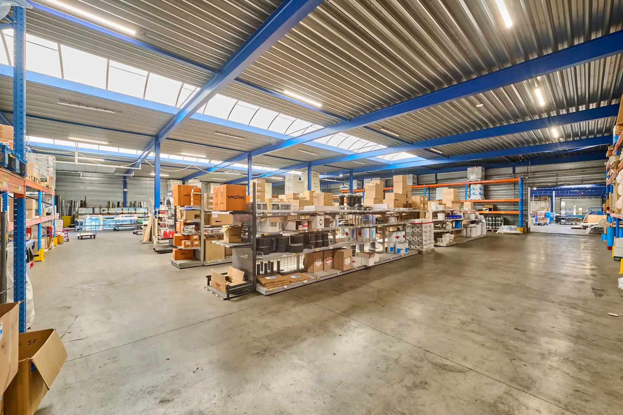 TE KOOP: MAGAZIJNEN MET KANTOREN IN GENK foto 11
