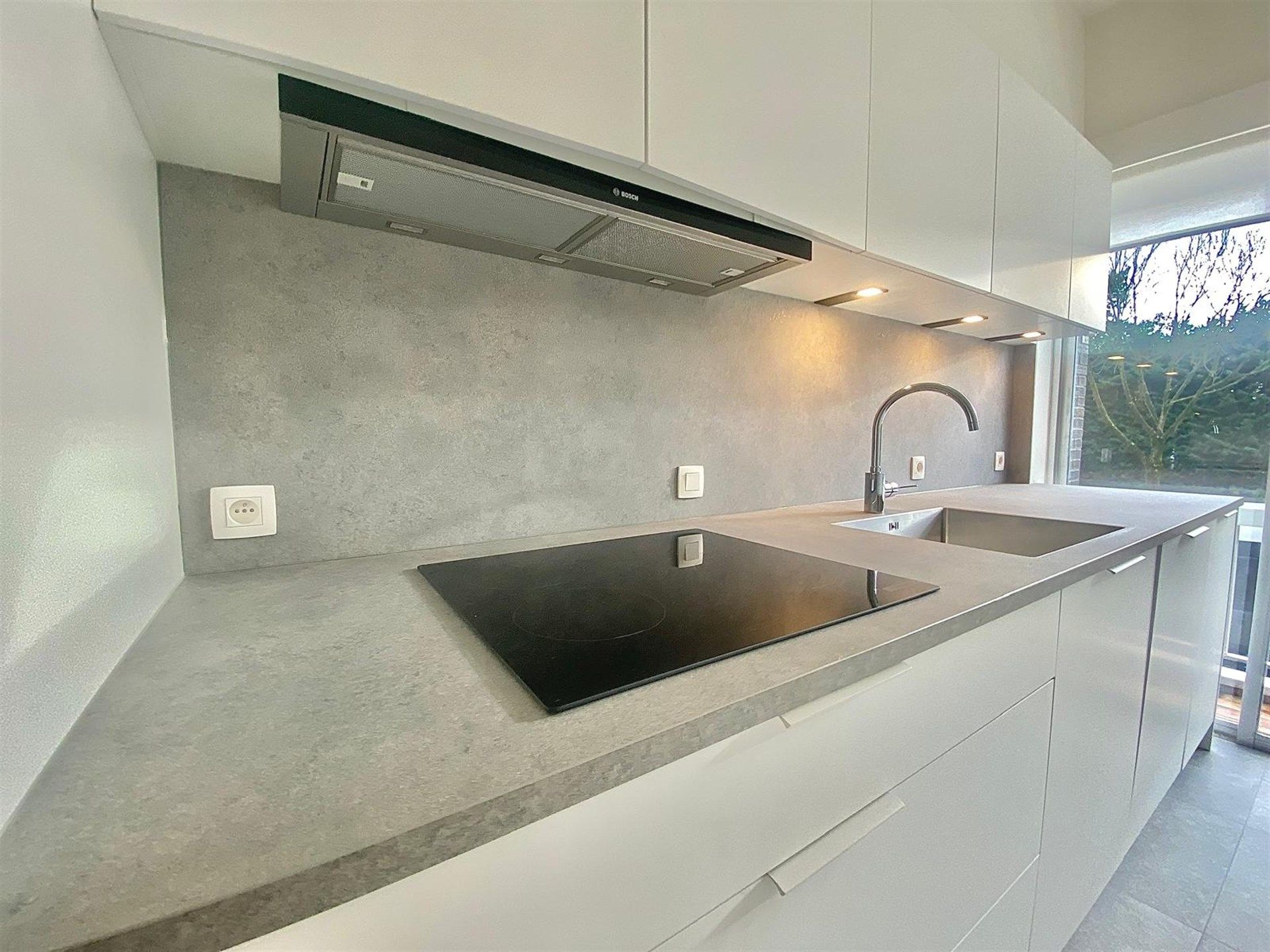 Zeer ruim appartement met drie slaapkamers en garage  foto 8