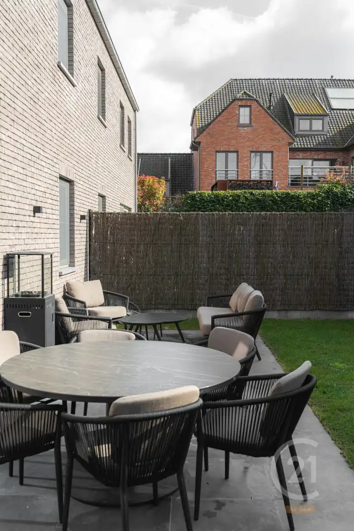 Moderne Woning met 4 Slaapkamers en Inpandige Garage in Lombardsijde foto 25