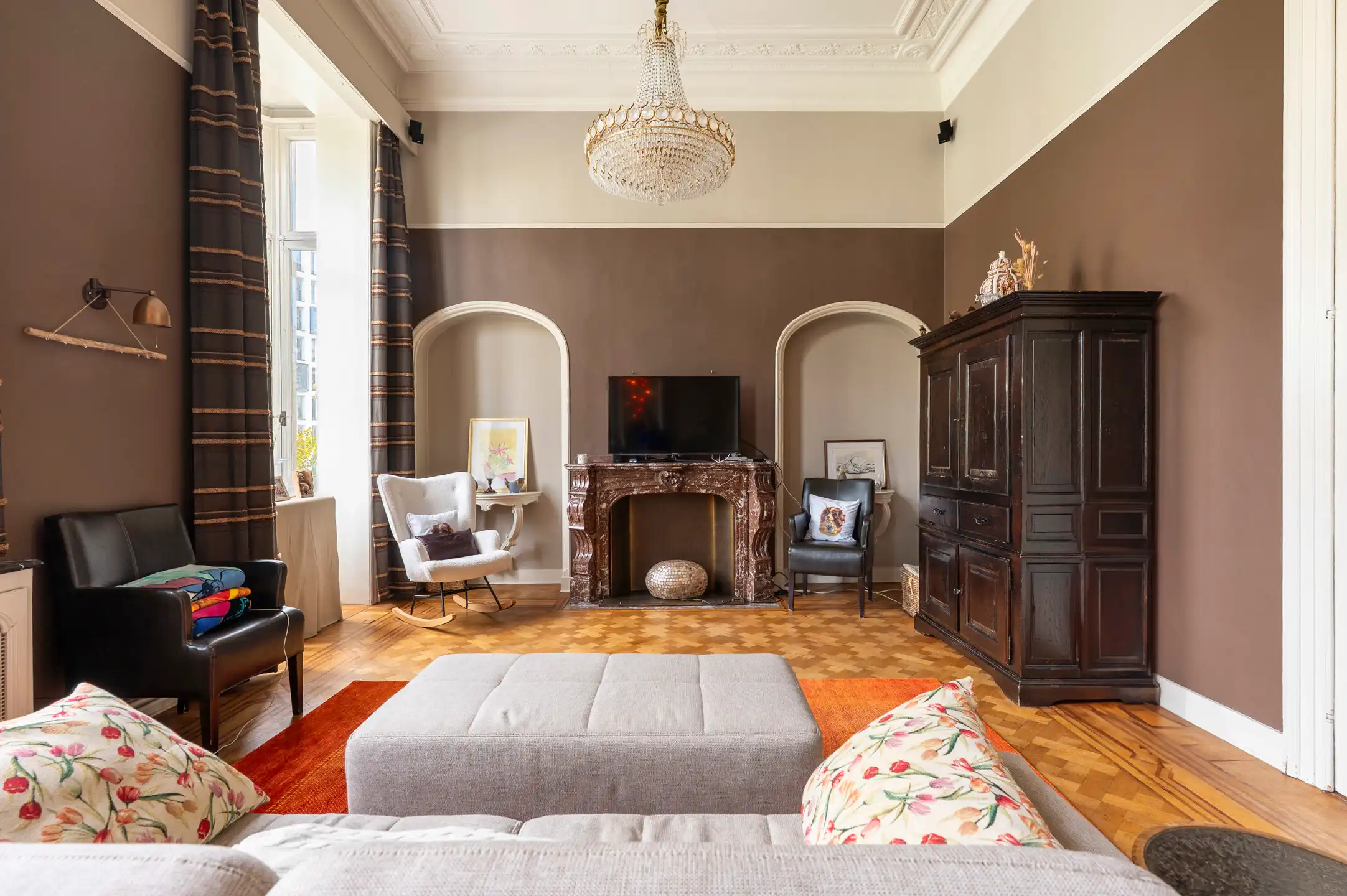 ANTWERPEN CENTRUM - Herenhuis met parking. foto 4