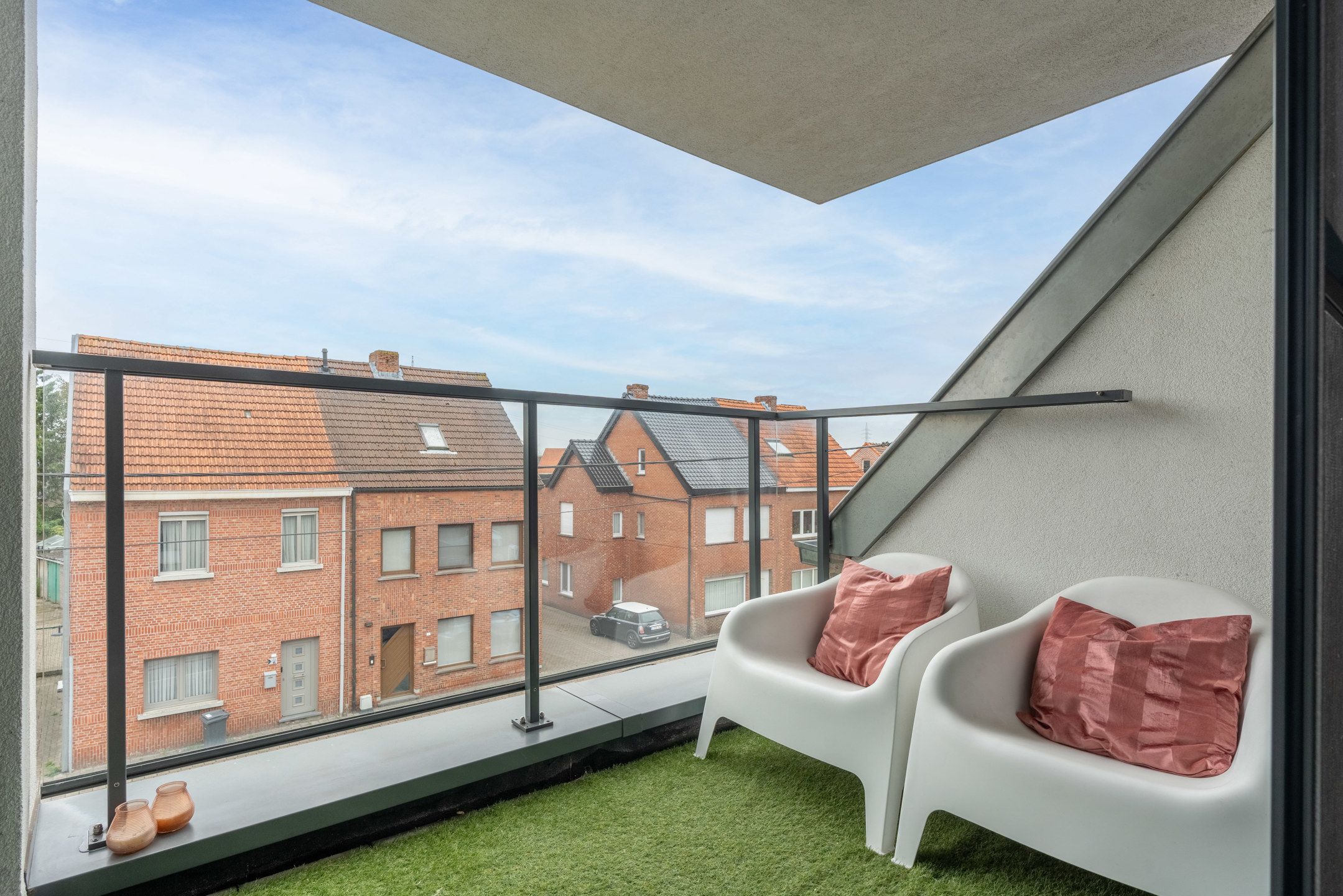 Gezellig 2-slaapkamer app met terras, berging en autostaanplaats. foto 10