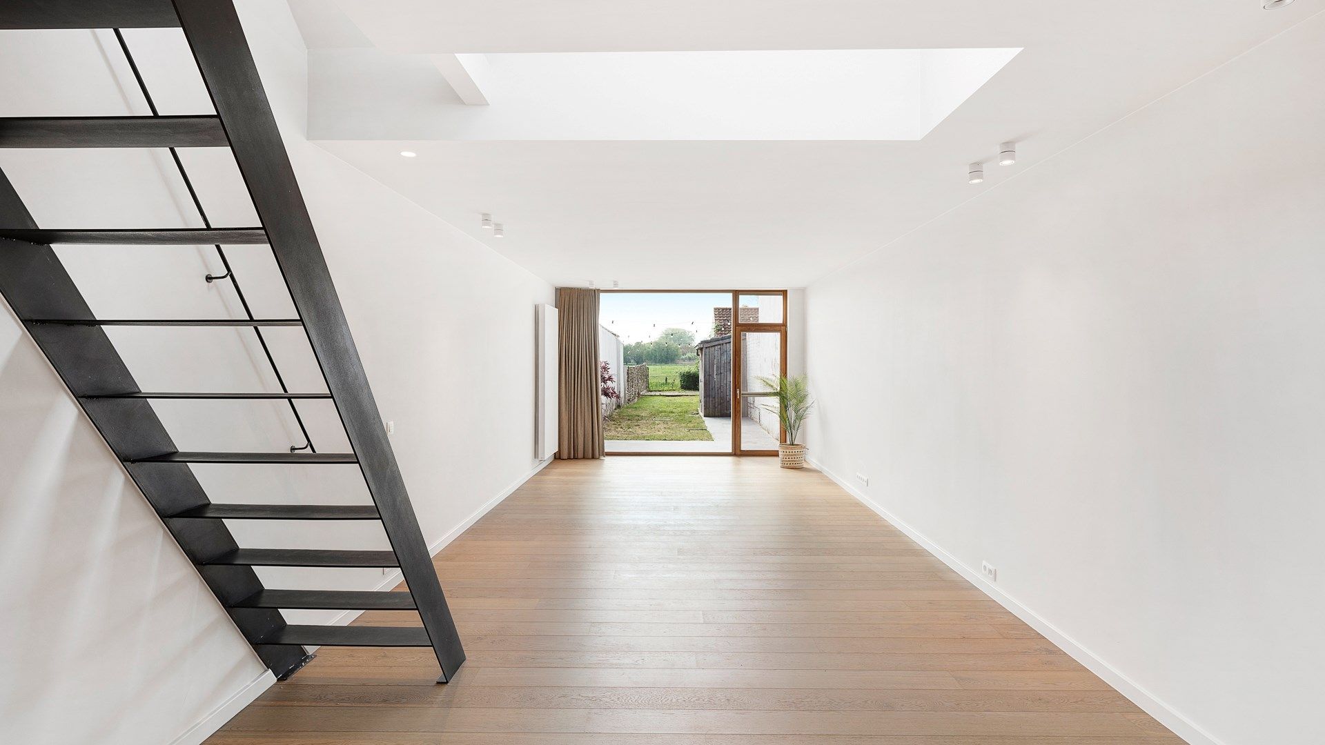 Vernieuwd huis met mooie open zichten te Damme foto 7
