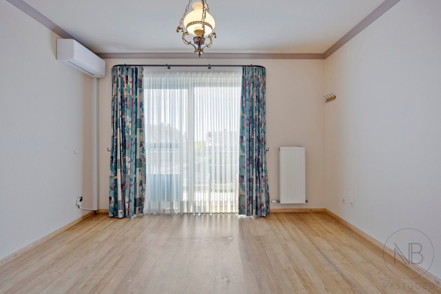 Riant appartement in het centrum van Genk met autostaanplaats! foto 16