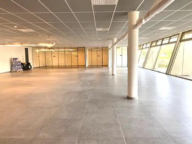 Stijlvolle kantoorruimte 300+m² met 16 autostaanplaatsen ideale ligging langs E313. foto 10