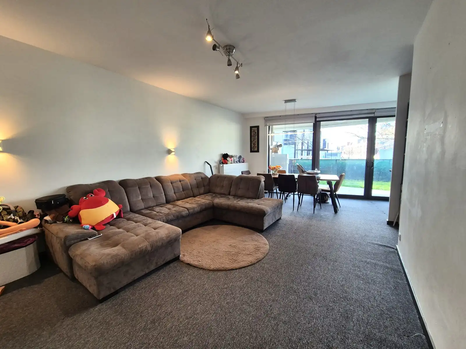 Grote glaspartij naar tuin/terras + recent esthetisch gebouw foto 3