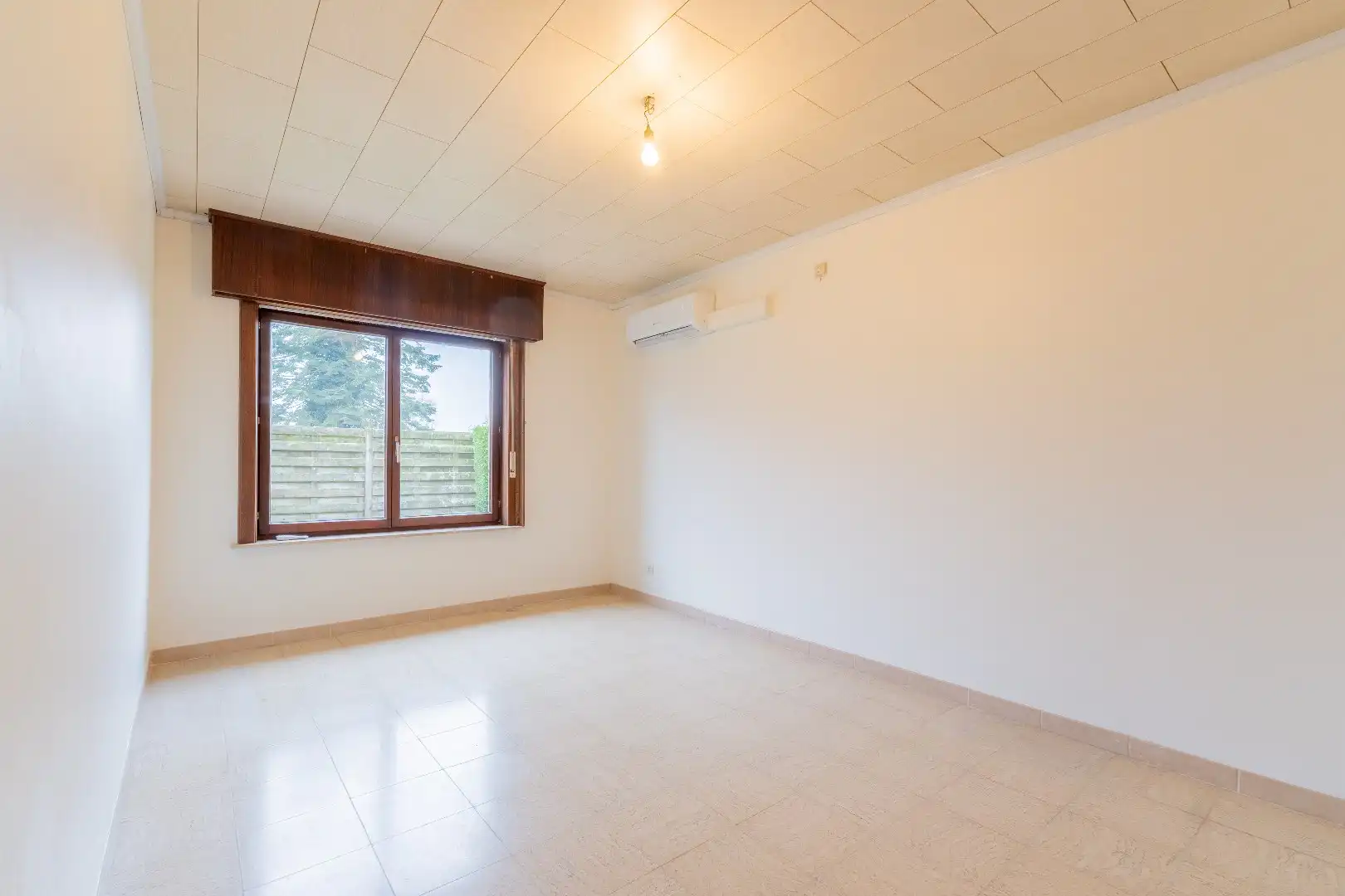 Uiterst ruime benedenwoning op groot perceel van 1666m² foto 8