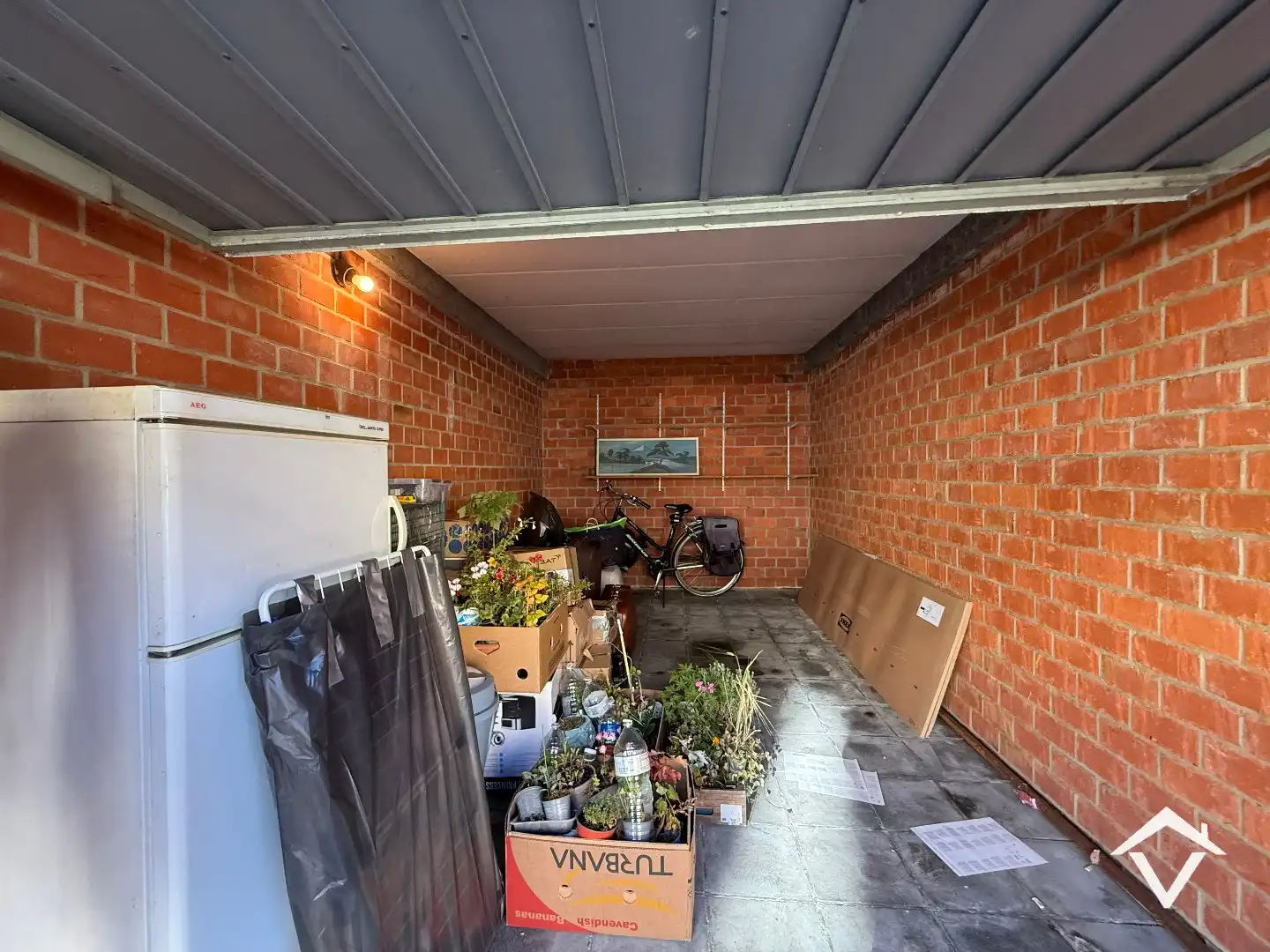 Afgesloten garagebox op een centrale ligging te Roeselare foto 2