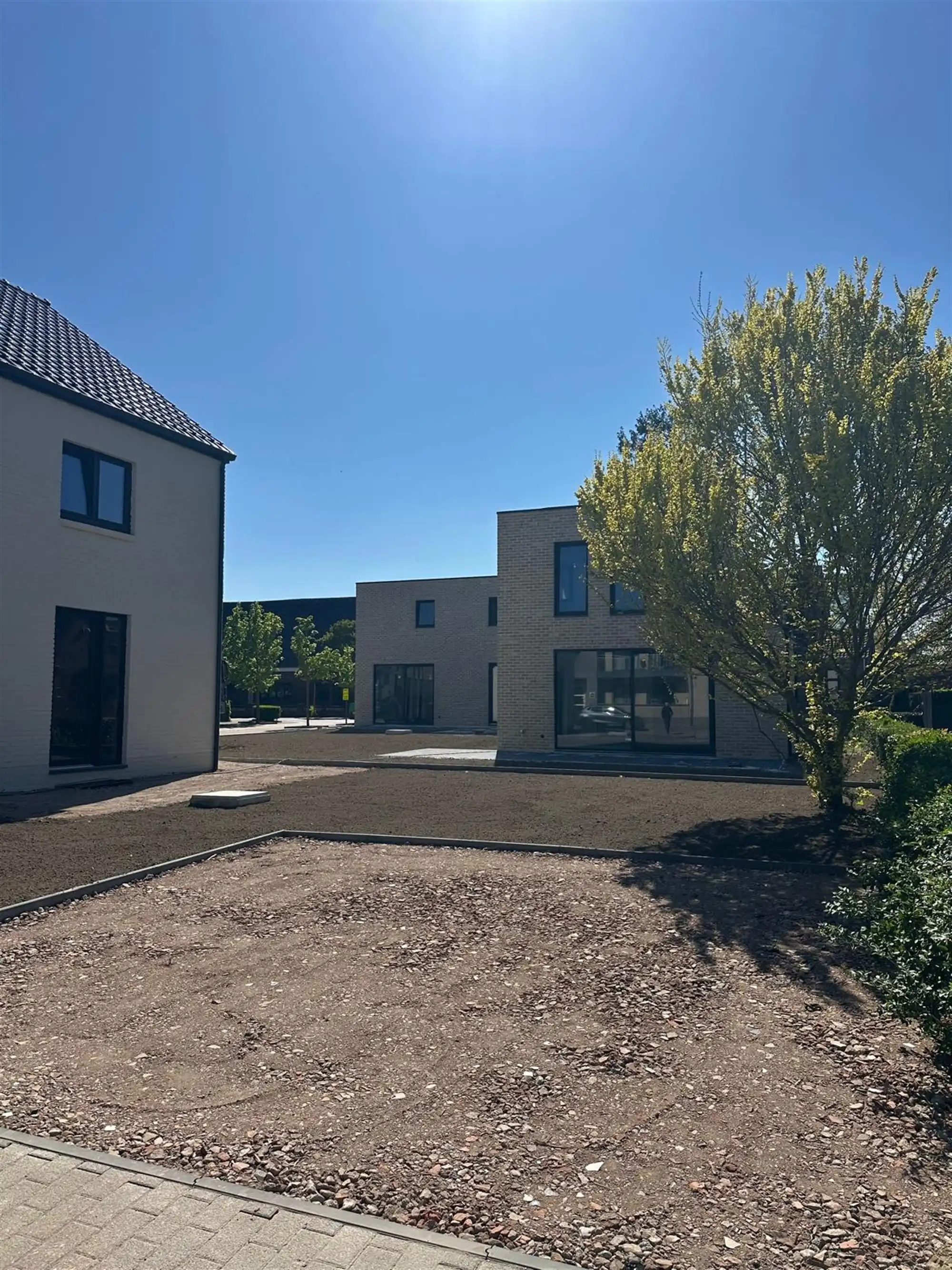 Ruime vrijstaande, te renoveren, woning op een rustige locatie in Voorshoven foto 7
