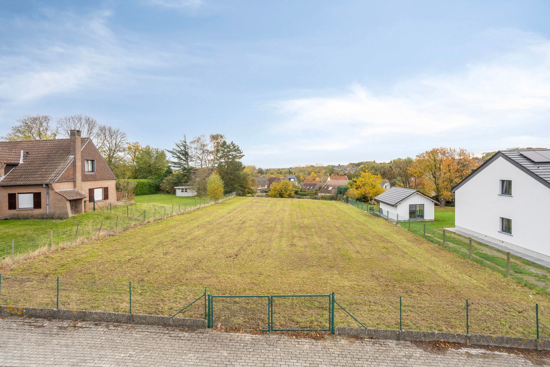 Prachtige bouwgrond op toplocatie nabij het centrum van SPL foto 3