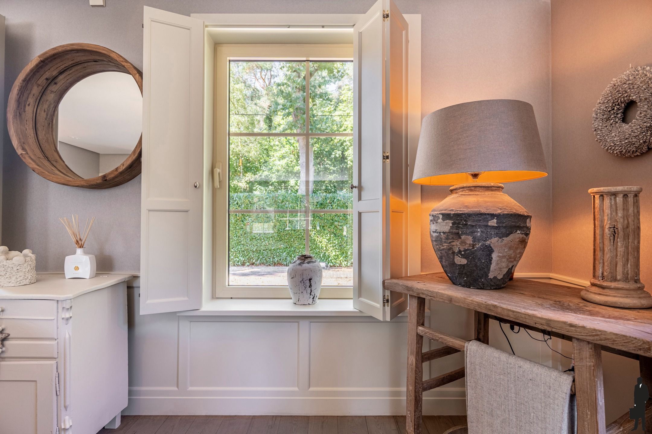 Uitzonderlijk gelegen, recente villa op domein van ca. 2ha  foto 14