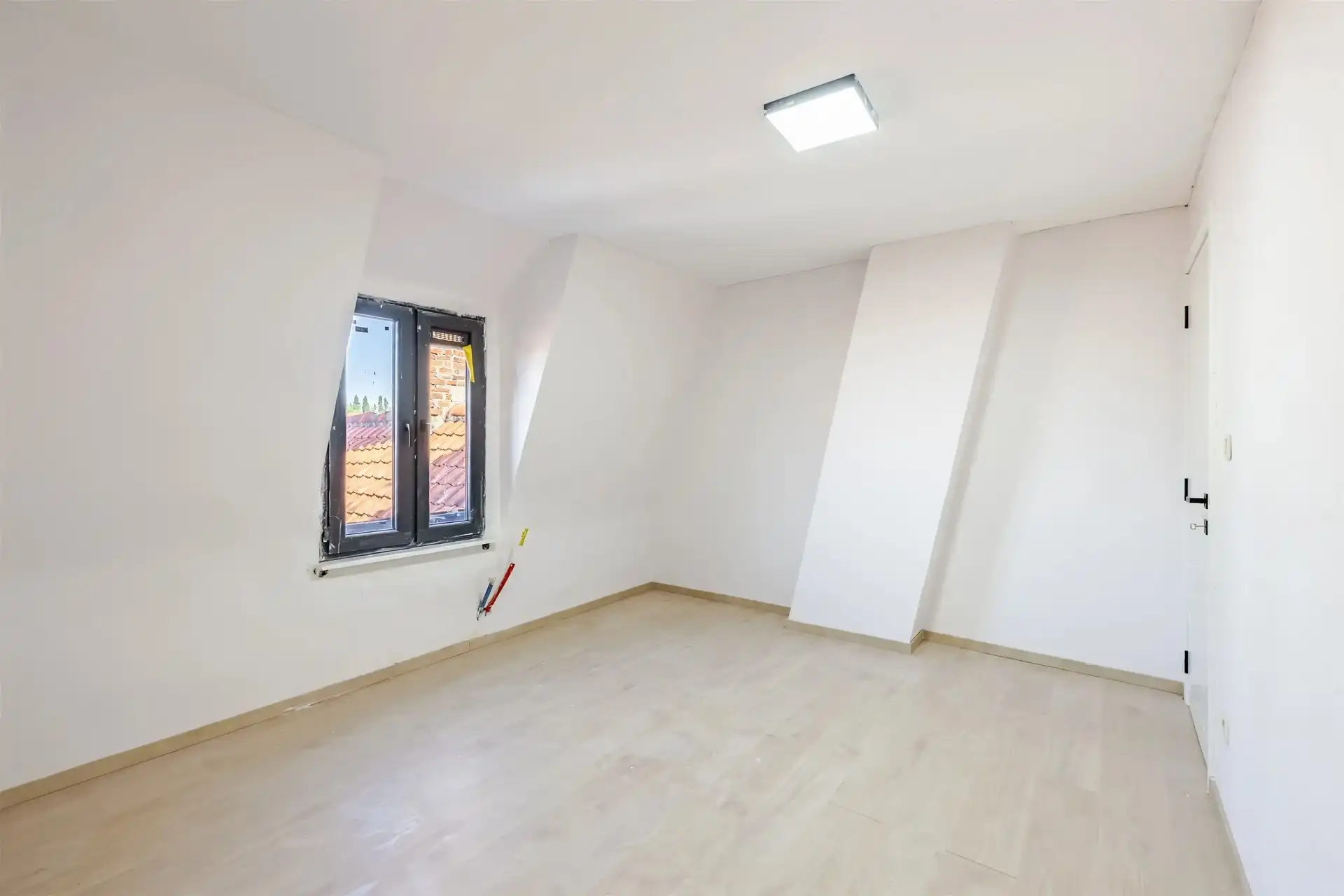 Vernieuwde gezinswoning op diep perceel van 405 m² foto 10