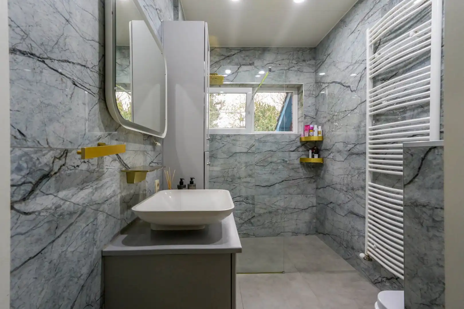 Op te knappen karakteristieke hoekwoning, 4 slpk, (EPC-label C) gelegen aan het Haspengouwse landschap. foto 26