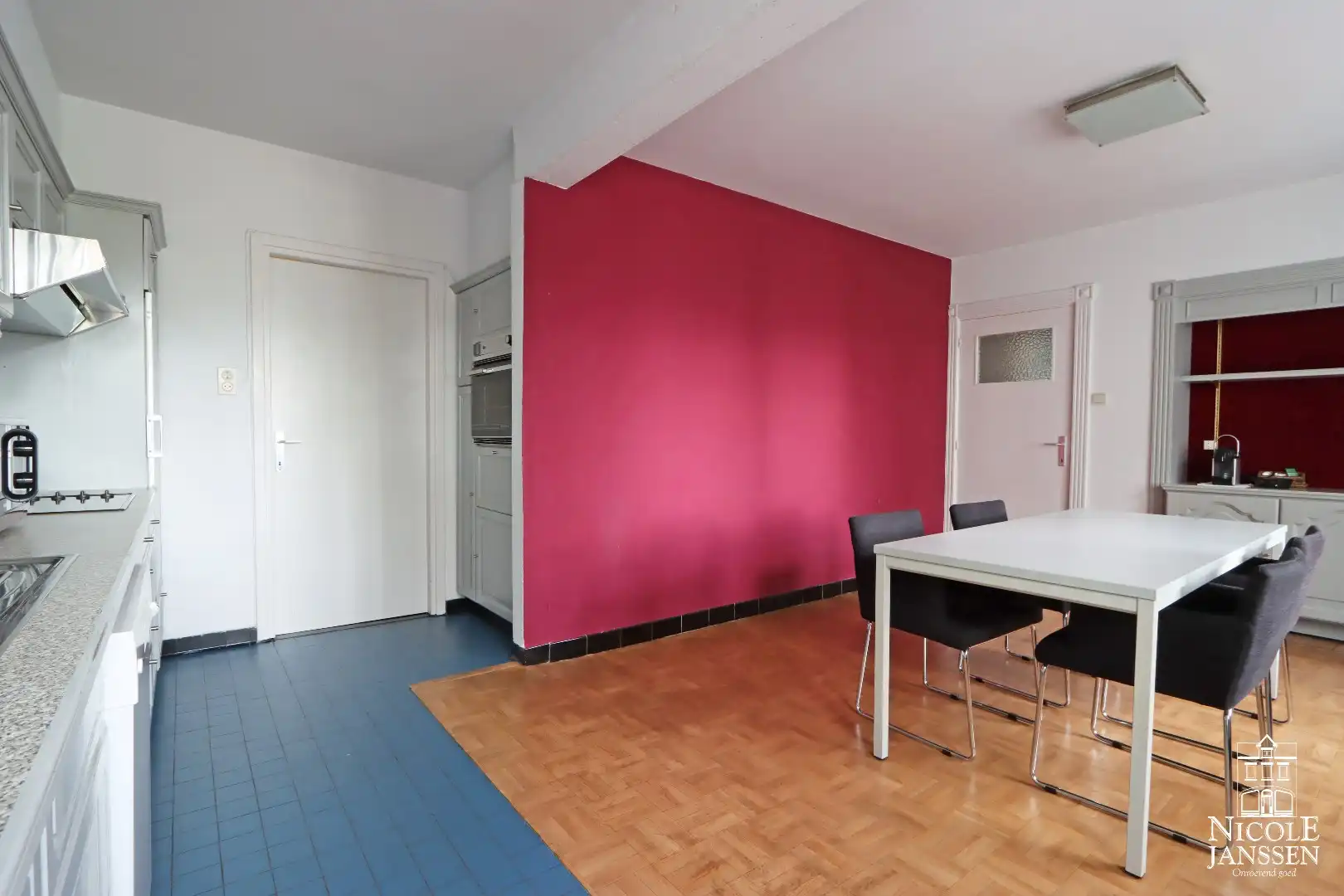 Grote loods en handelspand met bovengelegen woonst net buiten het centrum van Maaseik foto 16