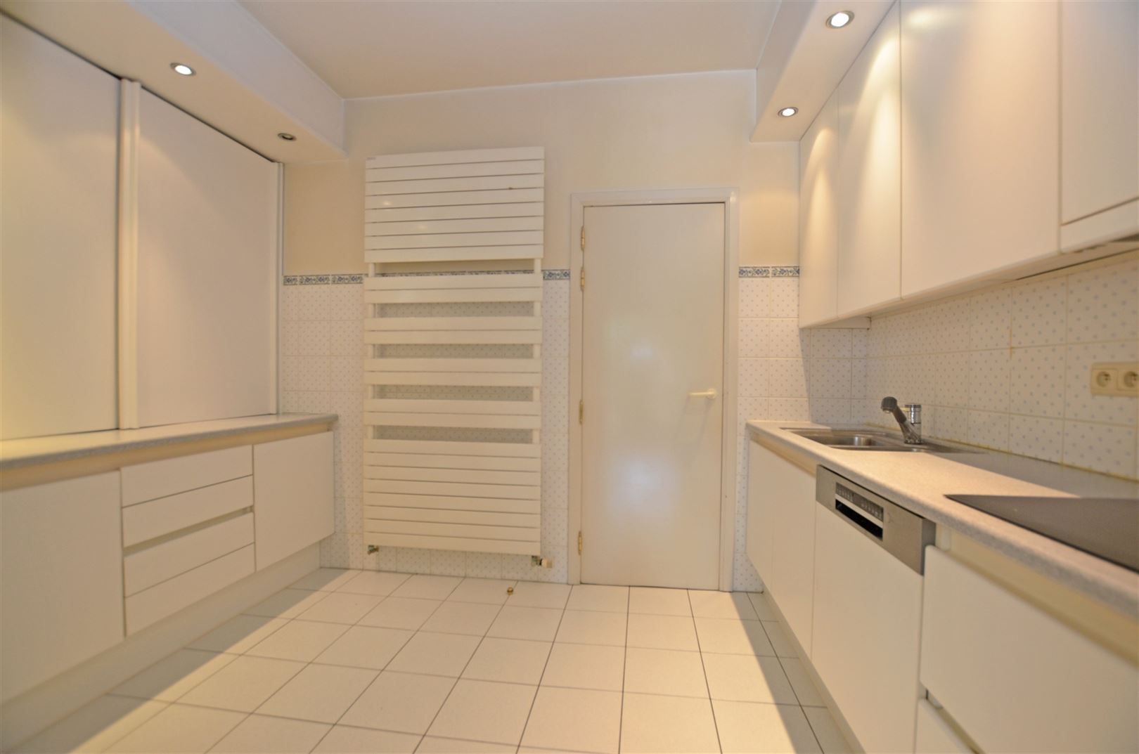 Ruim appartement met drie slaapkamers. foto 13