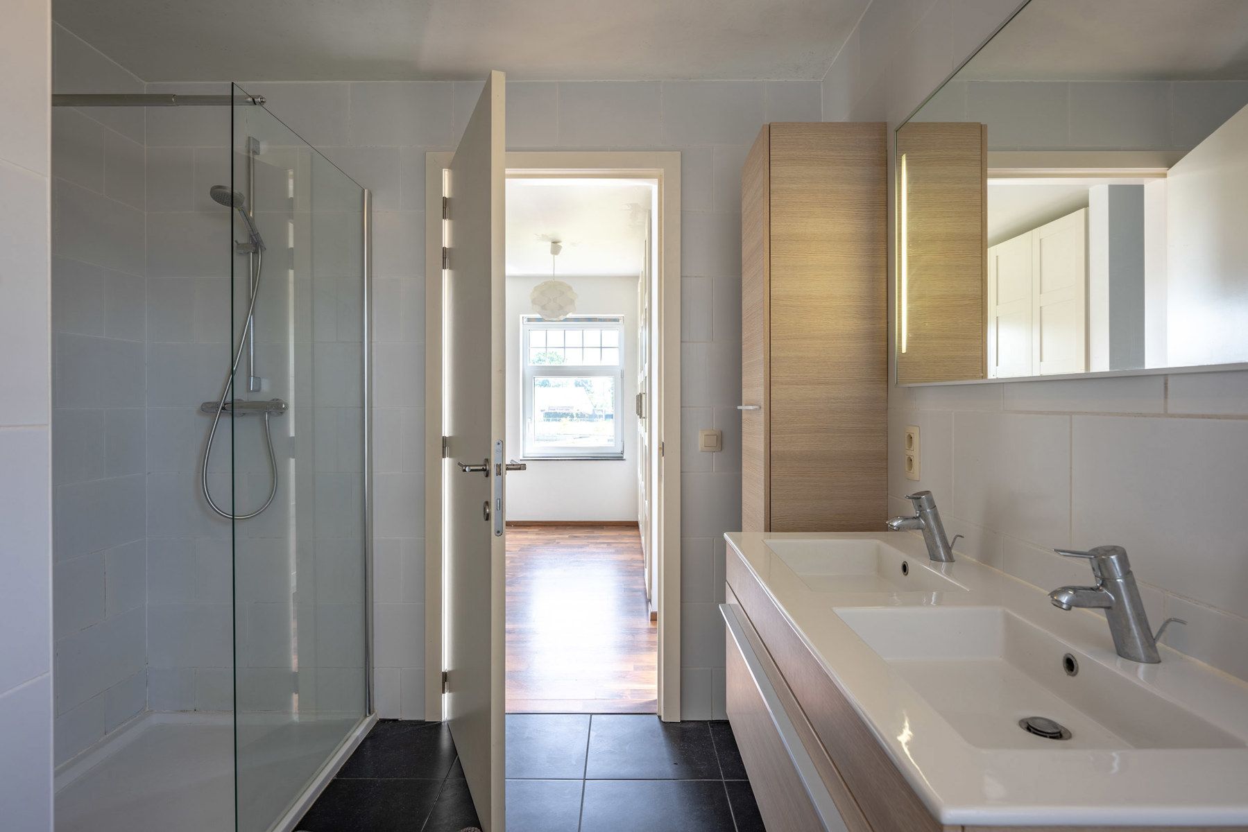 Instapklare woning met 5 slaapkamers te Berendrecht foto 13