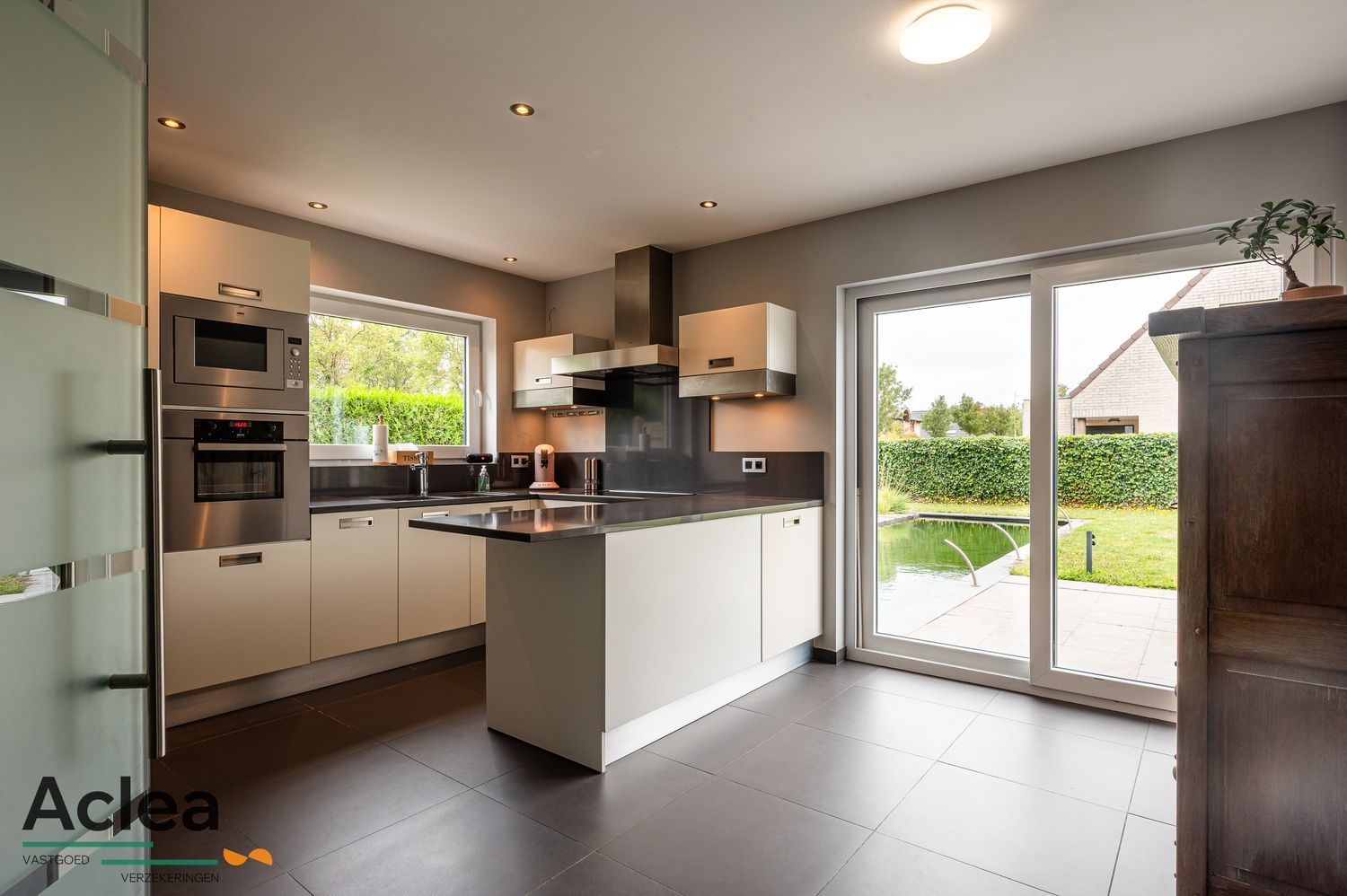 Moderne alleenstaande woning op een ruim perceel foto 7