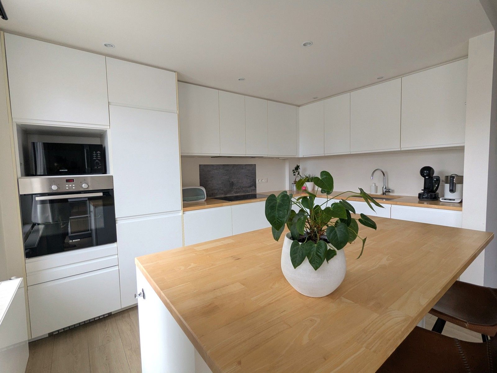 Ruime moderne duplex in klein gebouw recente totaalrenovatie foto 8