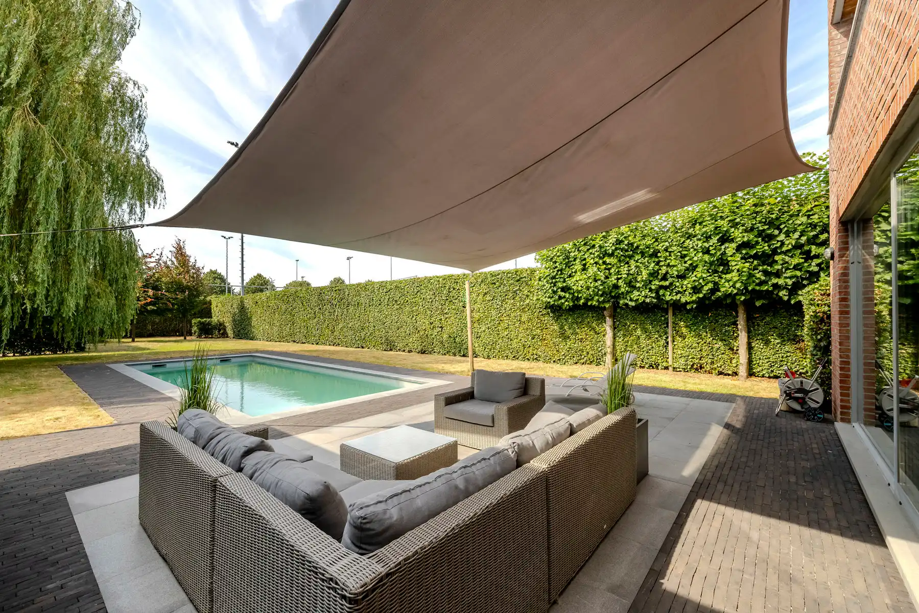 Moderne villa met zwembad op 1.282m² foto 35