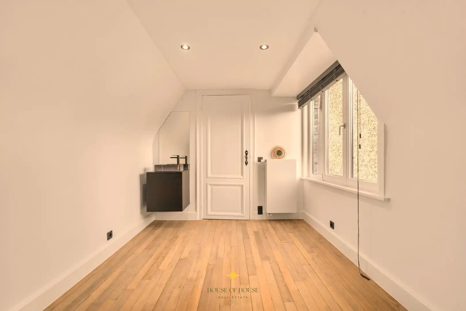 Subliem gerenoveerde stadswoning in een uitzonderlijk historisch kader rond de Onze-Lieve-Vrouwekerk, zonder renovatieverplichting foto 9