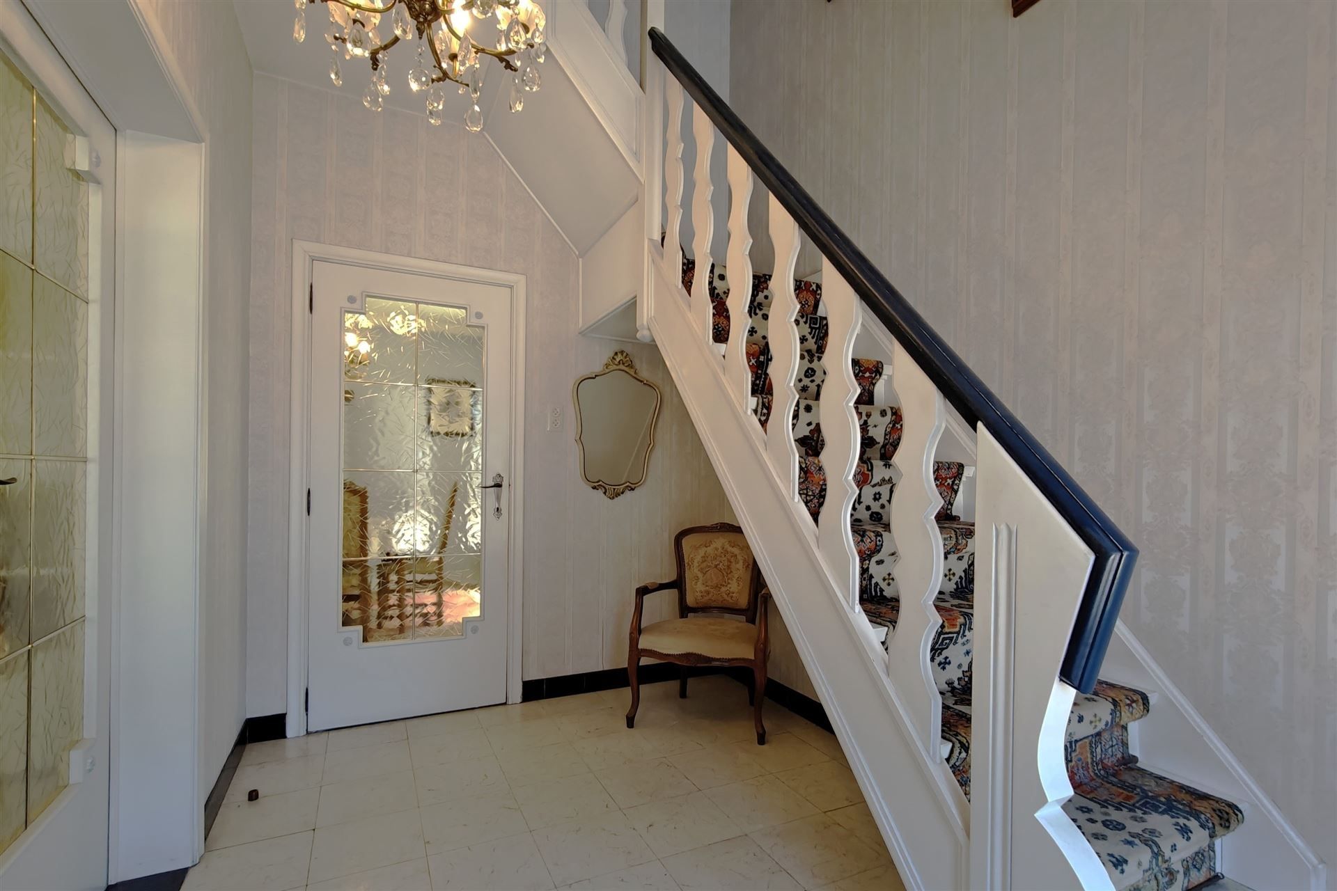 Goed onderhouden woning met 3 slpk. en 2 ingangen in Mopertingen foto 9