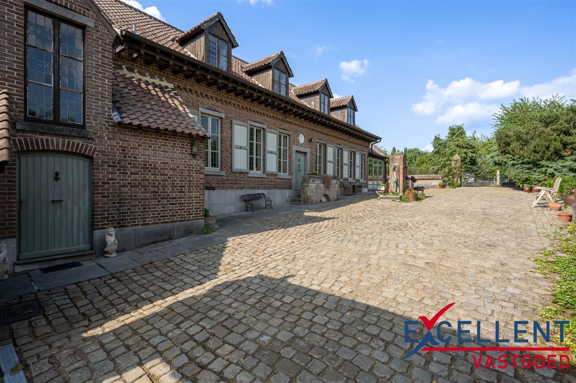 Karaktervolle villa met weides en stallen te koop foto 21