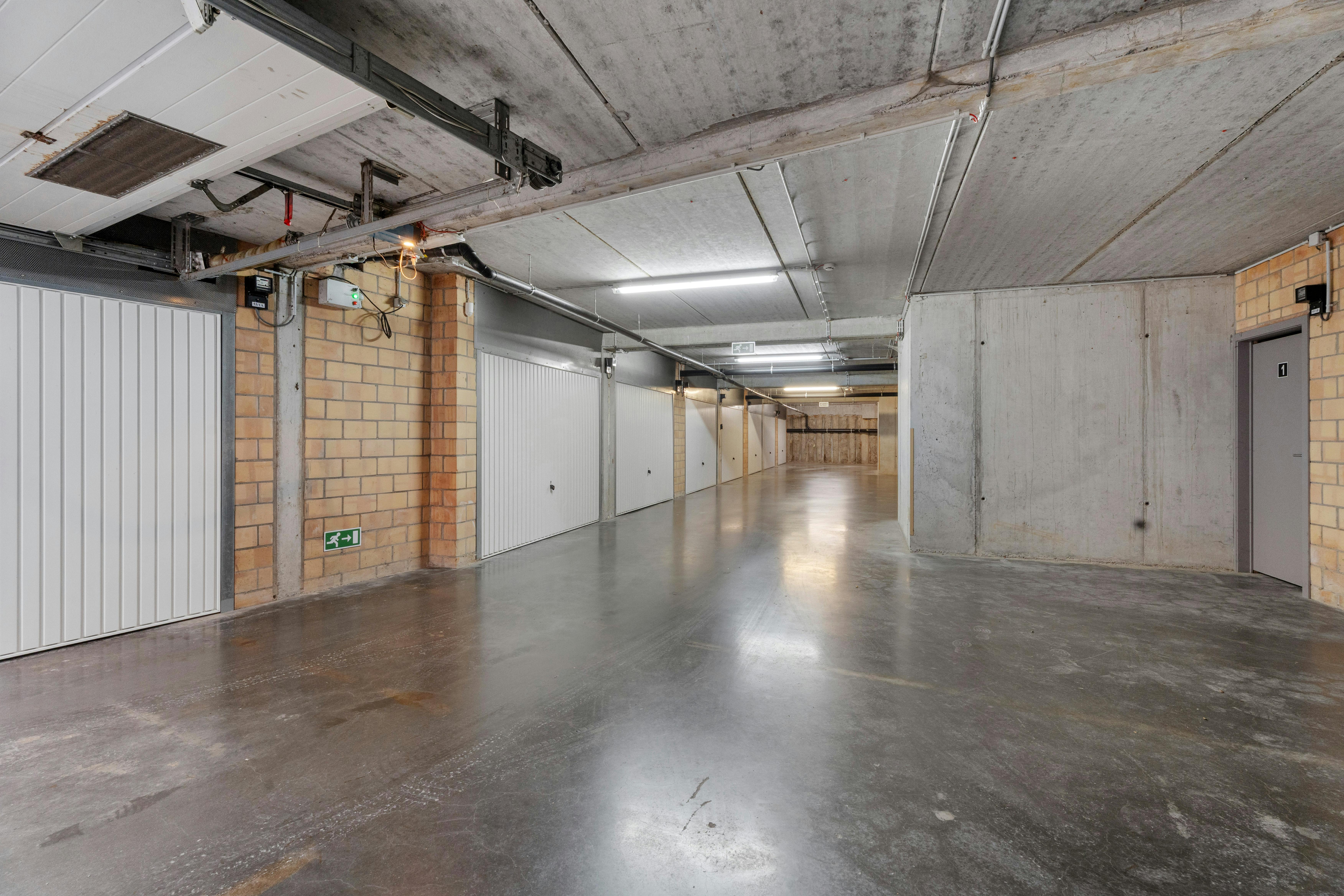 Instapklaar appartement met garage in centrum Ieper  foto 19