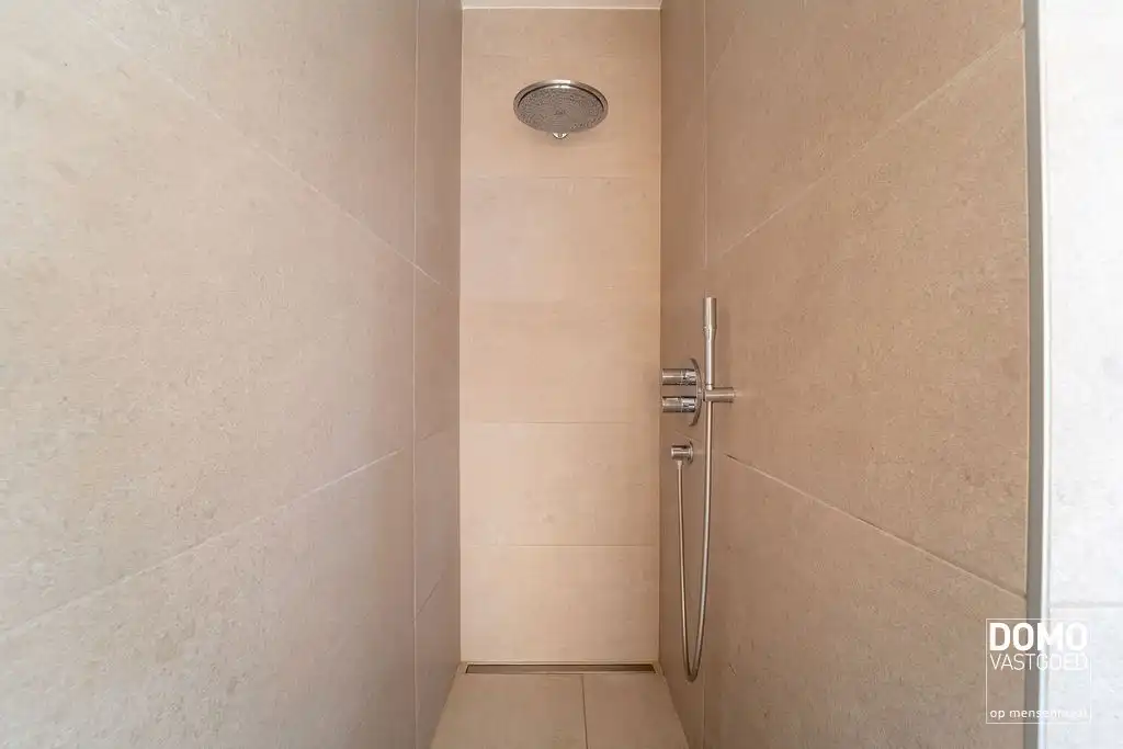 LUXE PENTHOUSE APPARTEMENT MET 2 TERASSEN, LIFT EN ONDERGRONDSE AUTOSTANDPLAATS IN HASSELT. foto 13