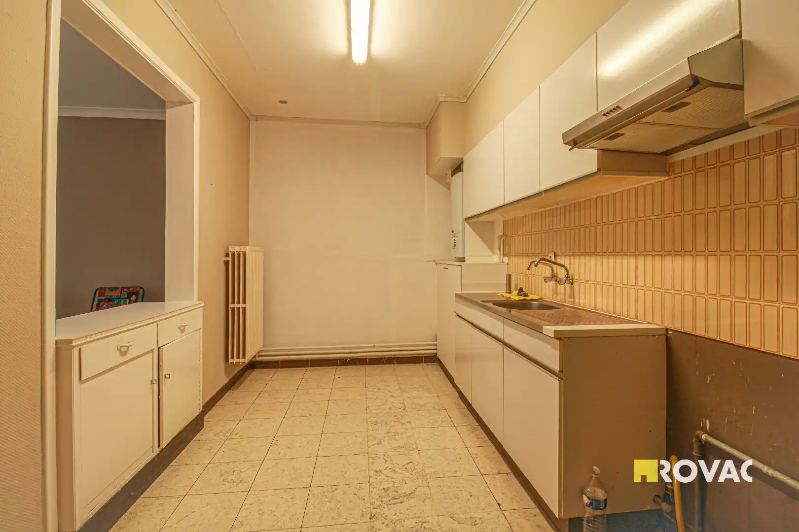 Deels te renoveren appartement met garage! foto 4