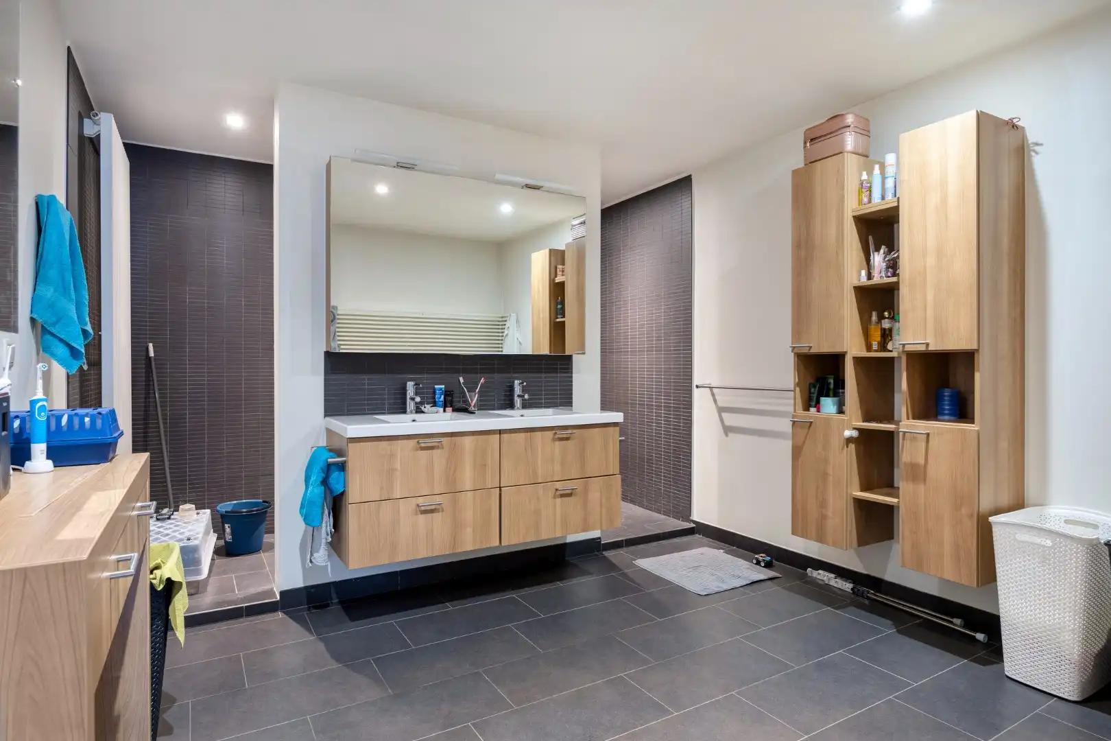 Unieke opbrengsteigendom met commercieel gedeelte en 2 ruime appartementen !  foto 21