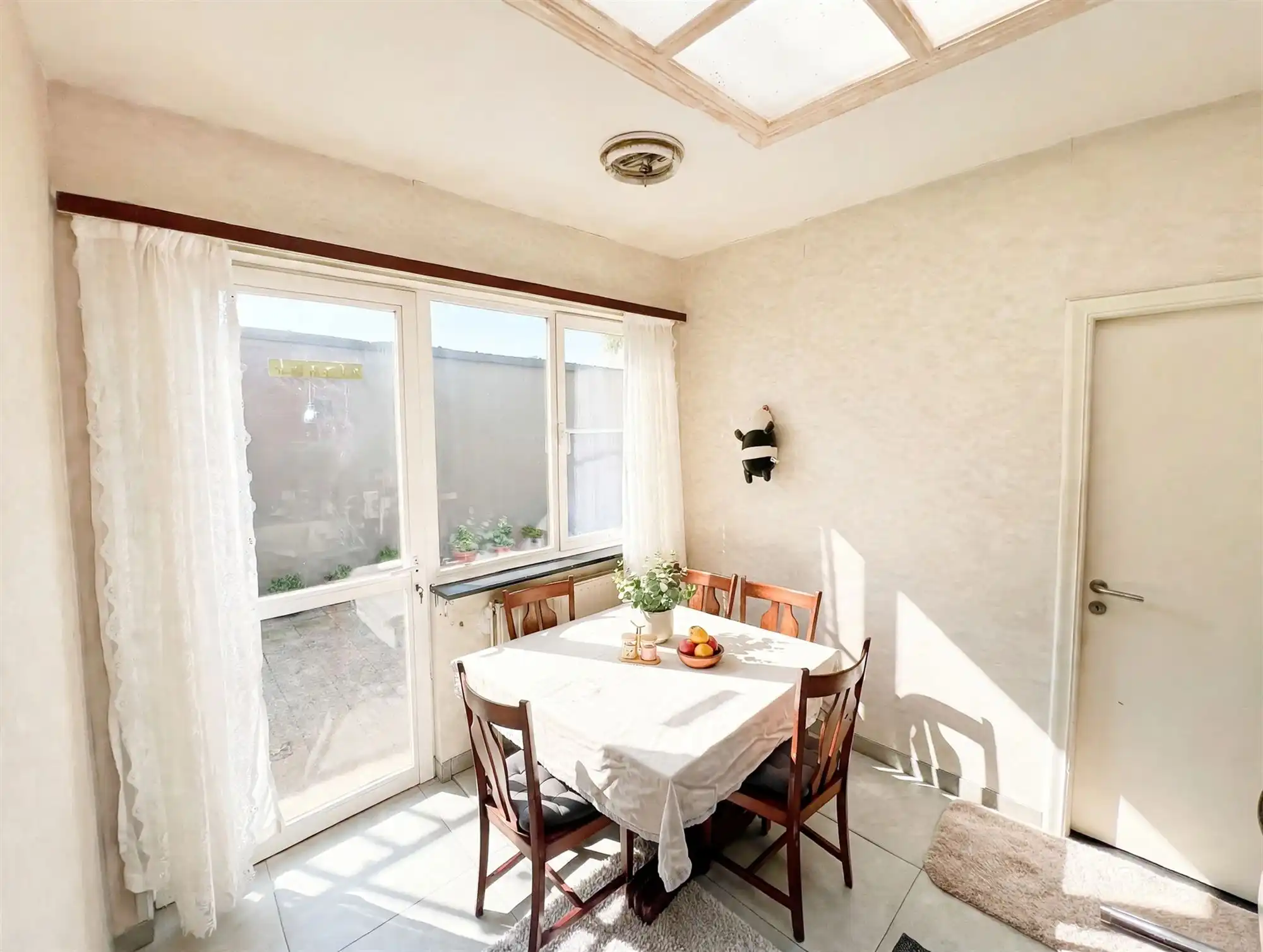 Huis met 5 slpks, 2 badk, dubbele oprit en tuin op 250 m² foto 6