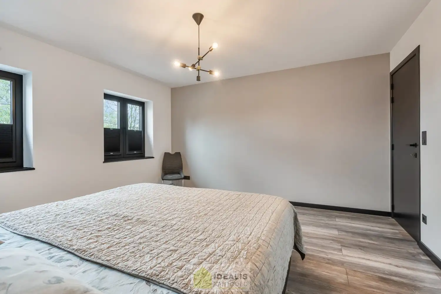EEN BIJZONDER RIANTE WONING VAN MAAR LIEFST 302M² WOONOPPERVLAKTE OP EEN KNAP PERCEEL VAN 5A 90CA. foto 41