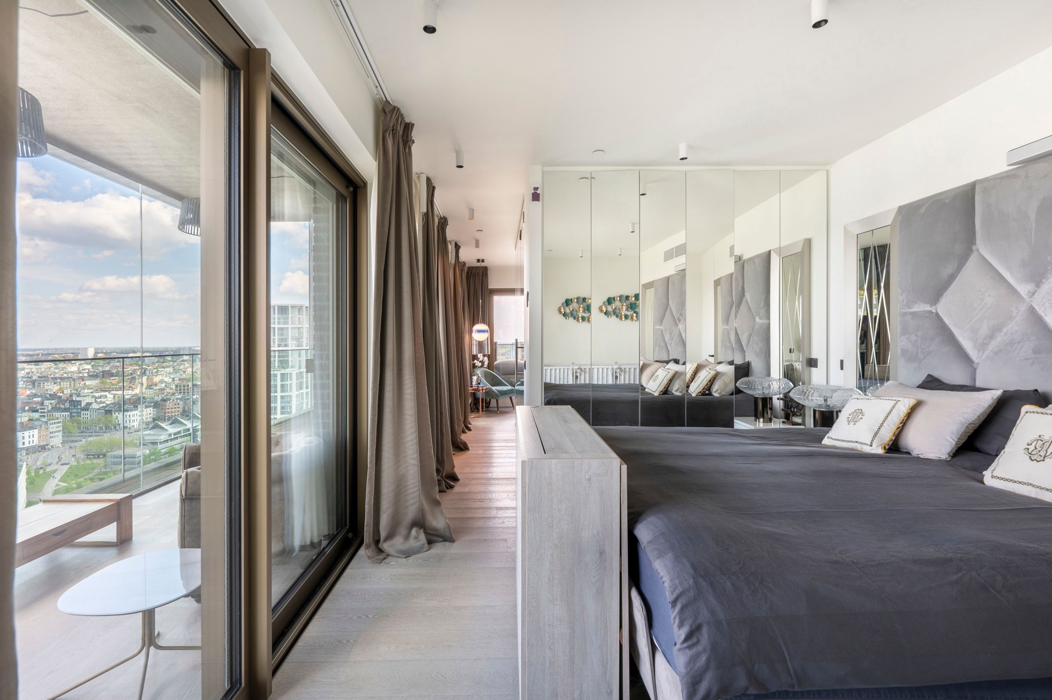 Exclusief appartement (ca.210m²) met riante terassen (ca.140m²) én zicht op de Schelde en de Stad!  foto 8