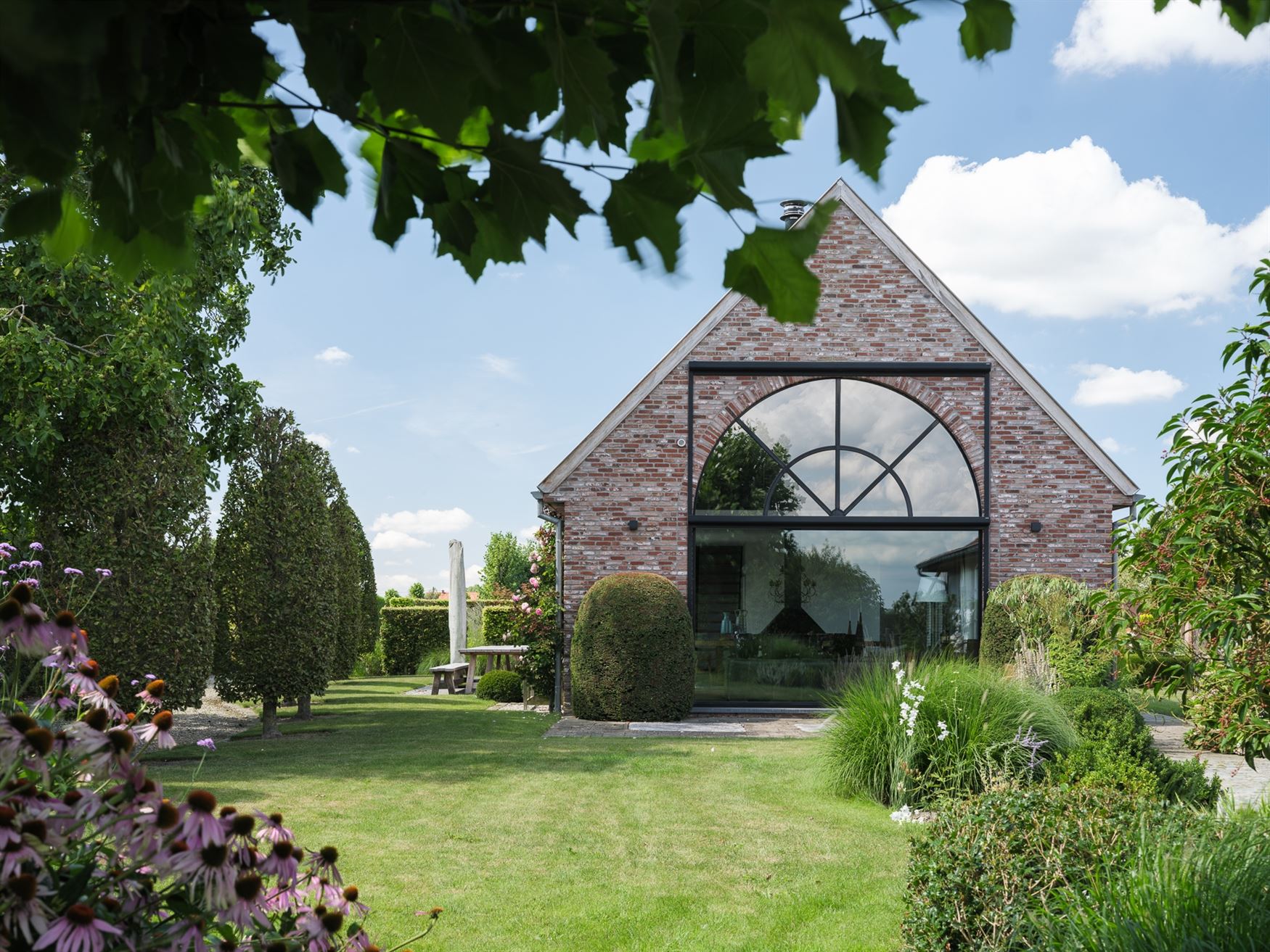 Karaktervolle hoeve met stijl en privacy foto 3